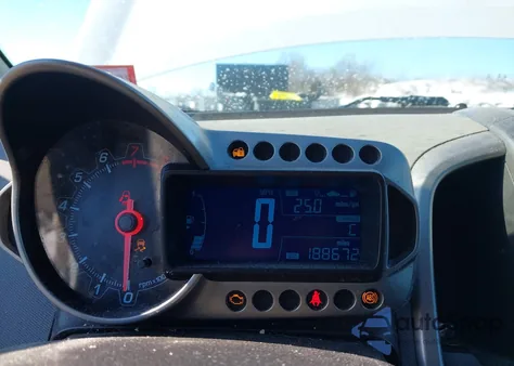 2015 Chevrolet Sonic Lt Auto z USA, uszkodzony, nr VIN 1G1JC6SH5F4188736